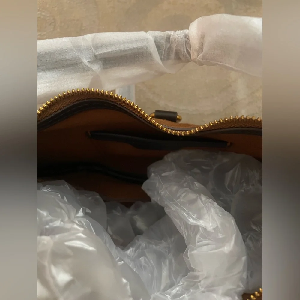 Cupcakes 🧁 and Cashmere Vintage Cowhide Crescent Bag - Picture 6 of 10